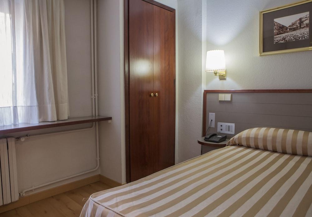 Hotel Comtes D'urgell 3*